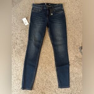 NWT - Kut from the Kloth - Mia - size 8